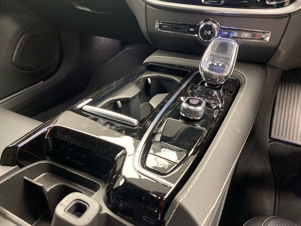 2025 Volvo V60