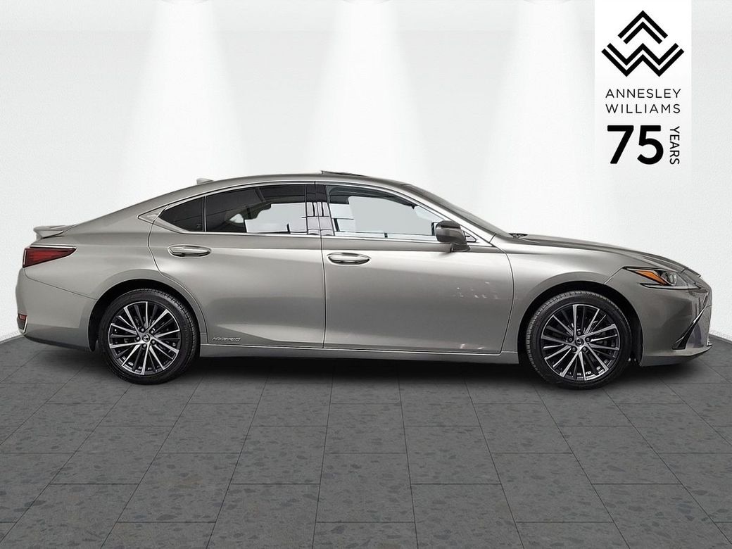 2022 Lexus ES 300h