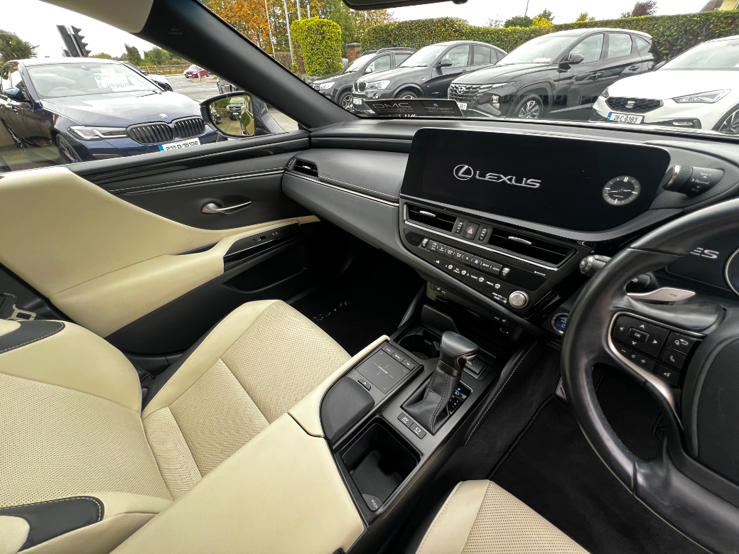 2022 Lexus ES 300h