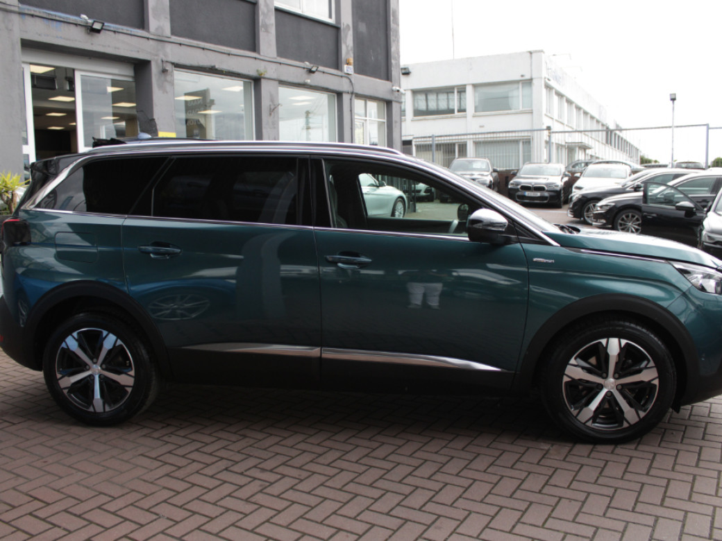 2021 Peugeot 5008
