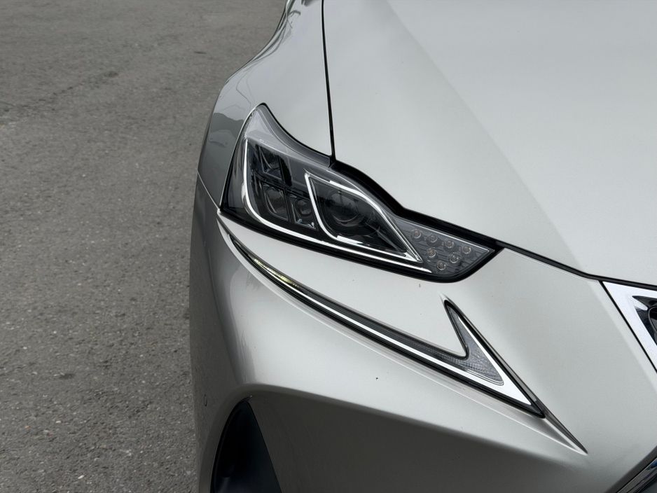2018 Lexus IS 300h
