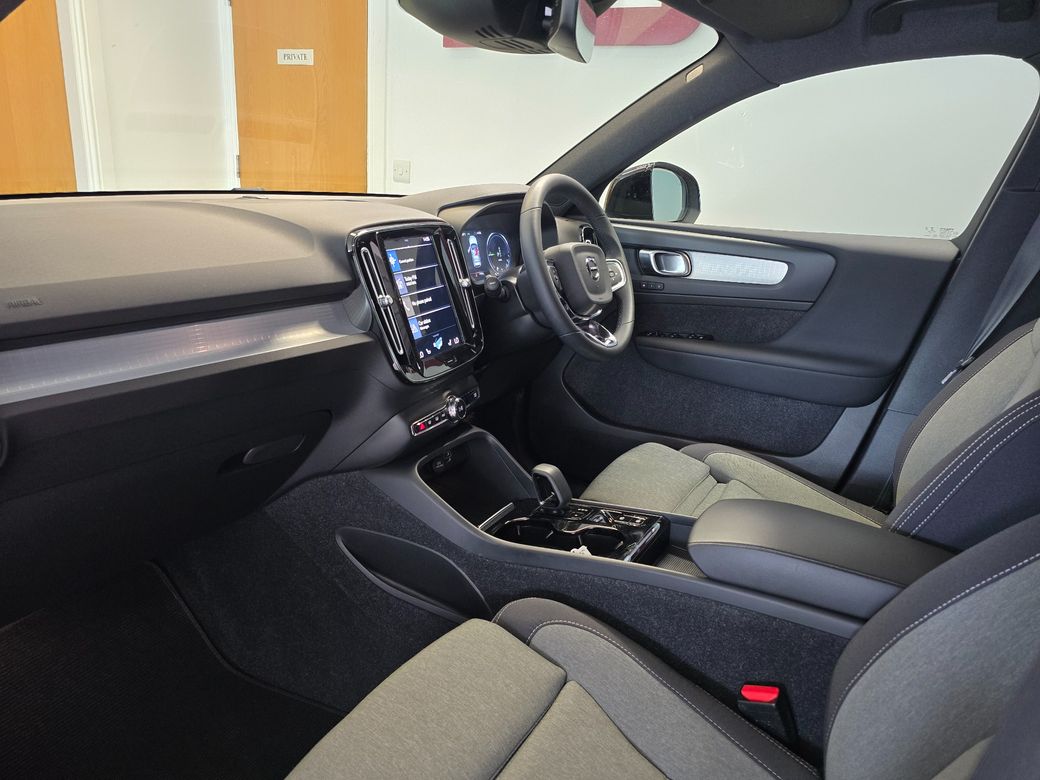 2022 Volvo XC40