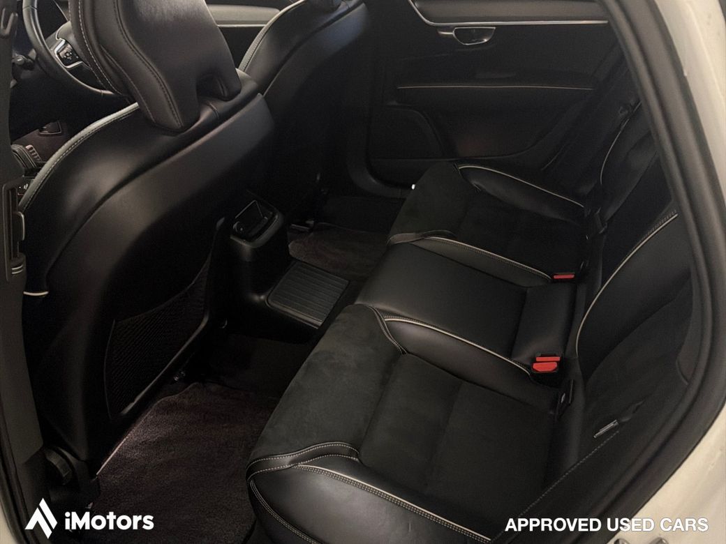 2022 Volvo S90