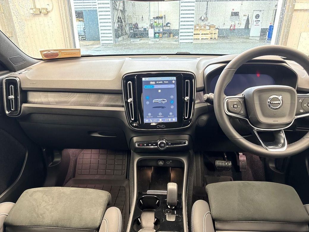 2024 Volvo XC40