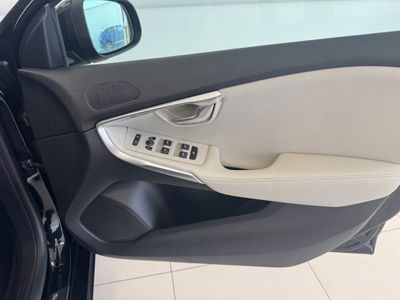2017 Volvo V40