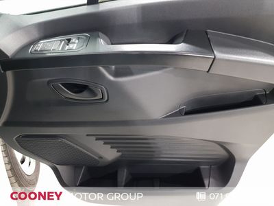 2025 Nissan Primastar