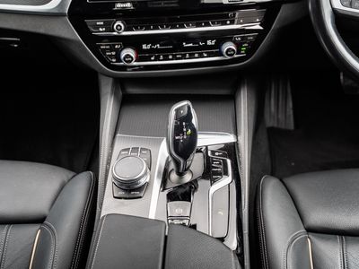 2023 BMW 520