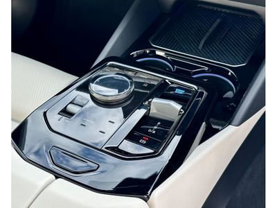 2025 BMW i5