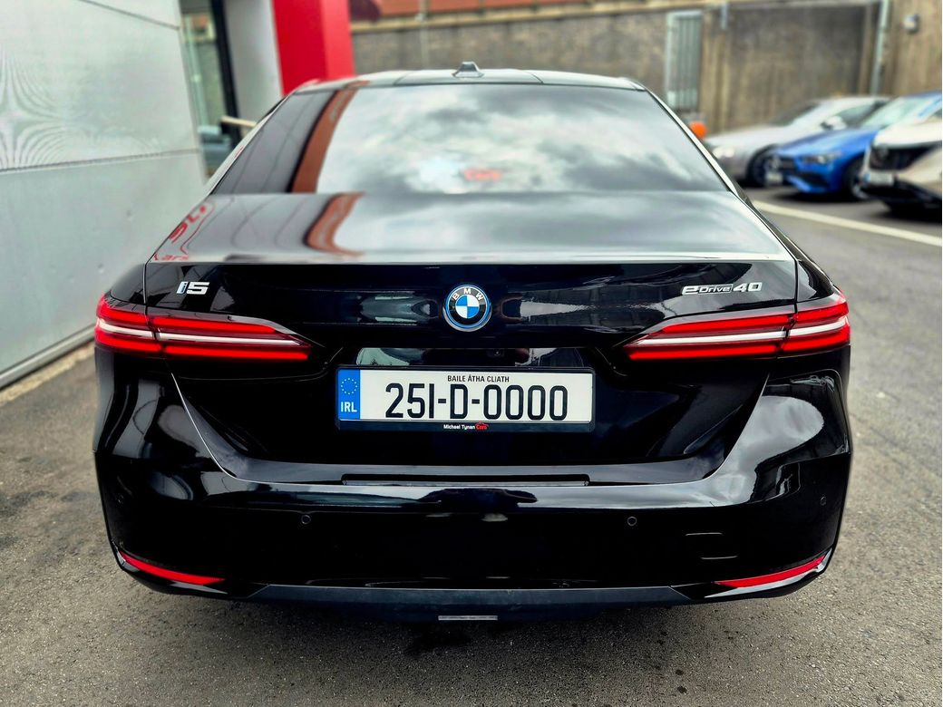 2025 BMW i5