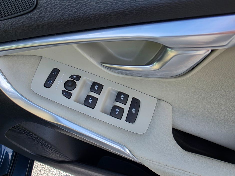 2019 Volvo V40