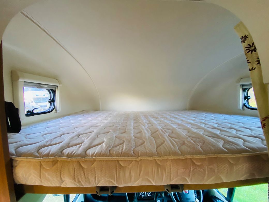 2014 SWIFT  SUNDANCE 584PR 4 BELT 4 BERTH R.H.D 