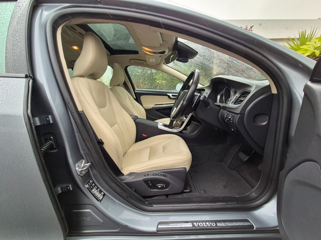 2017 Volvo V60 Cross Country