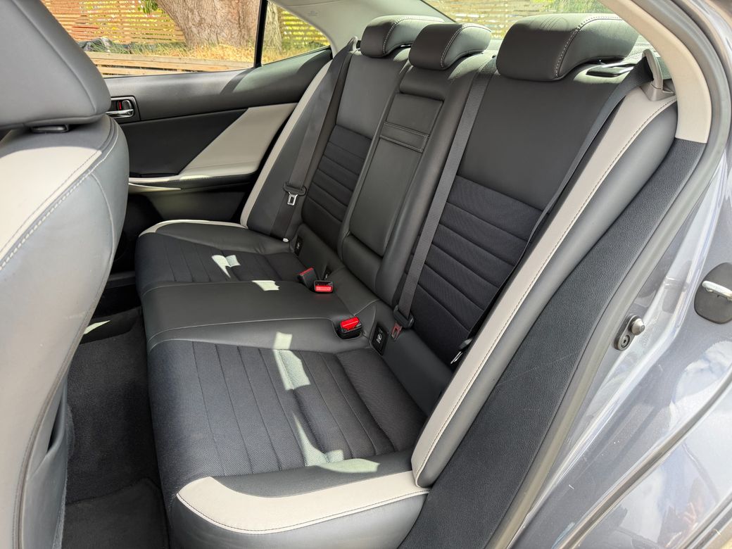 2016 Lexus IS