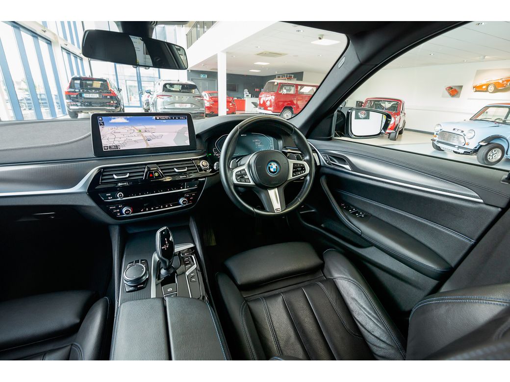2023 BMW 530