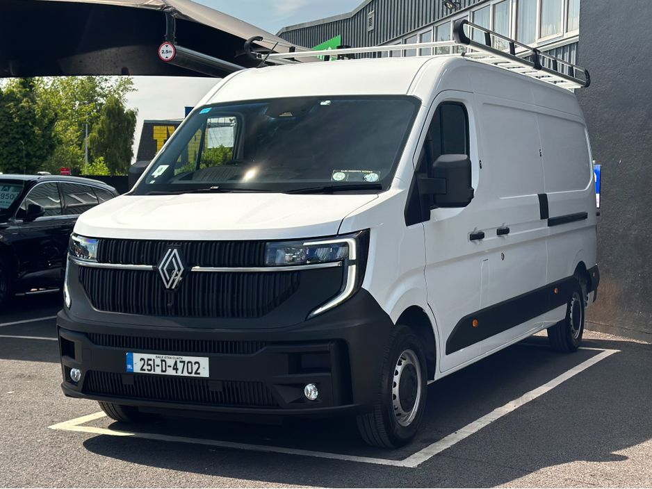 2025 Renault Master