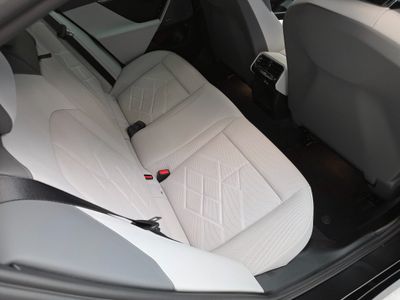 2025 BMW i5