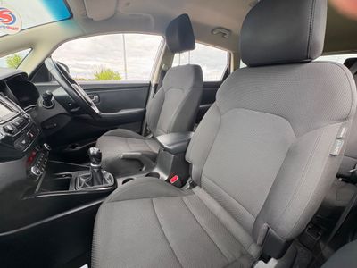 2016 Kia Carens