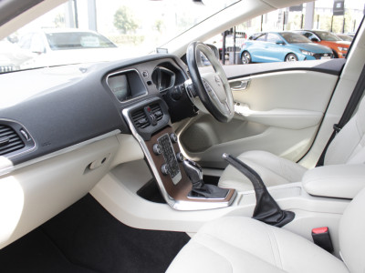 2017 Volvo V40