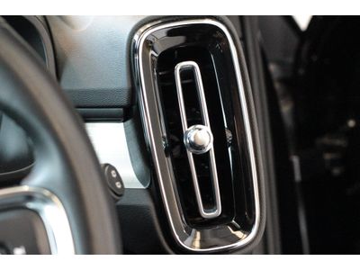 2022 Volvo XC40