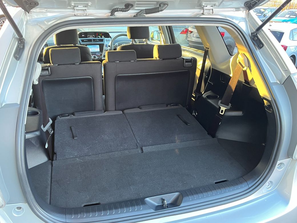 2019 Toyota Prius Alpha