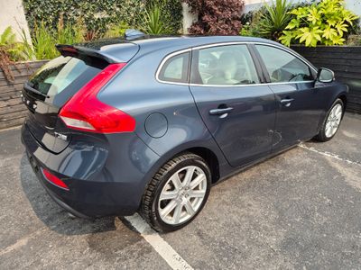 2020 Volvo V40