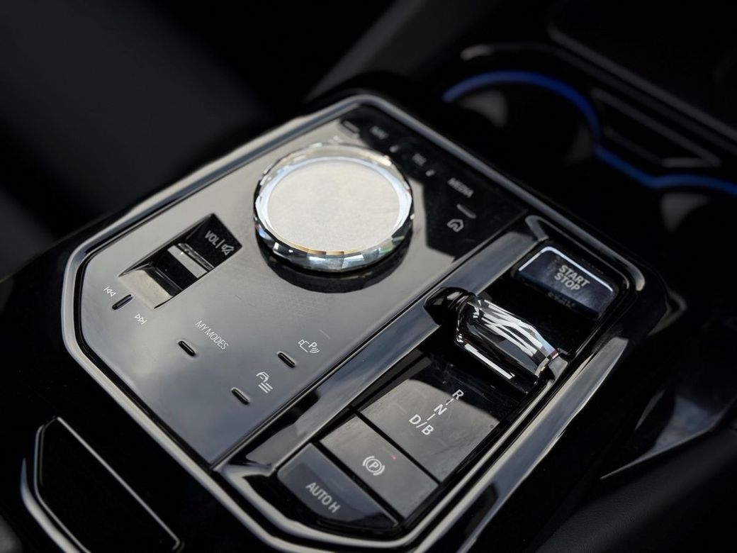 2025 BMW i5