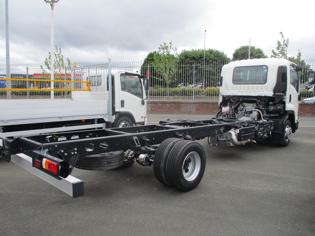 2025 Isuzu NPR