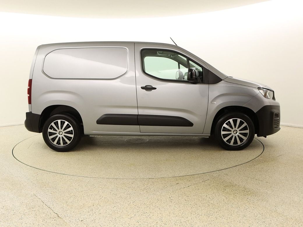 2022 Peugeot Partner