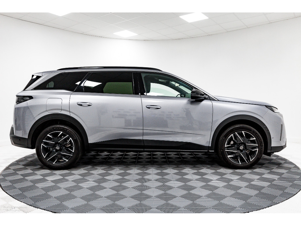 2025 Peugeot 5008