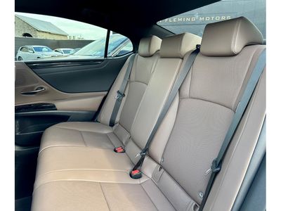 2023 Lexus ES 300h