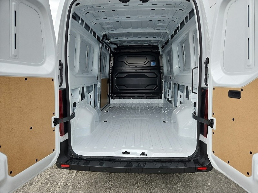 2025 Renault Master