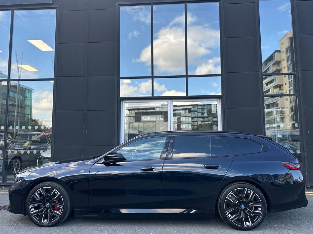 2025 BMW i5