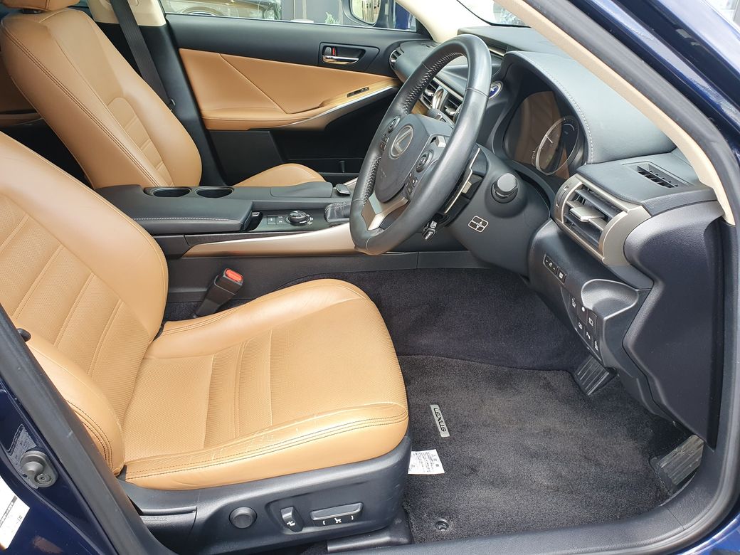 2014 Lexus IS 300h