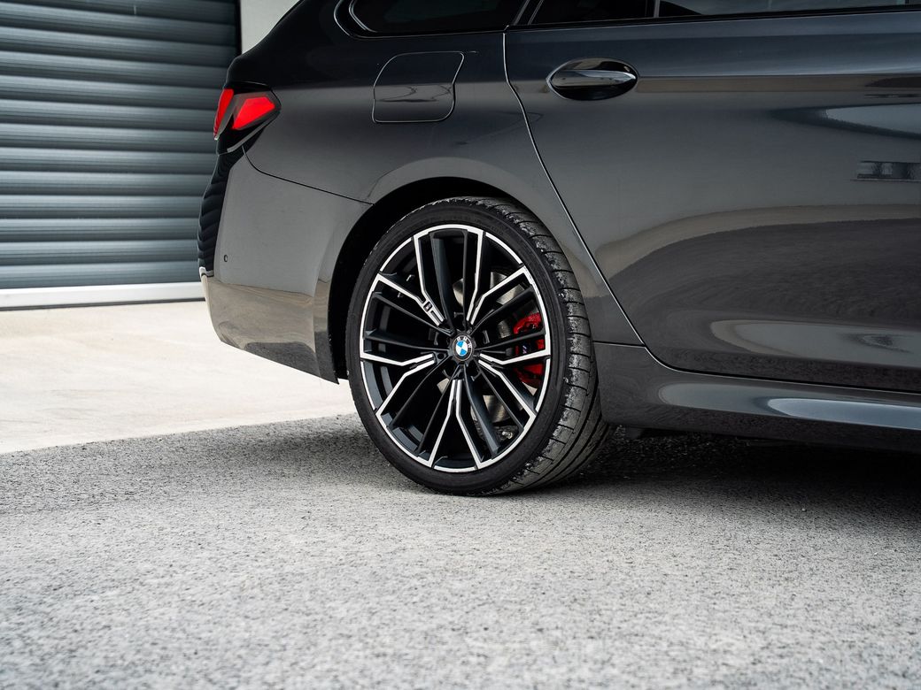 2023 BMW 520