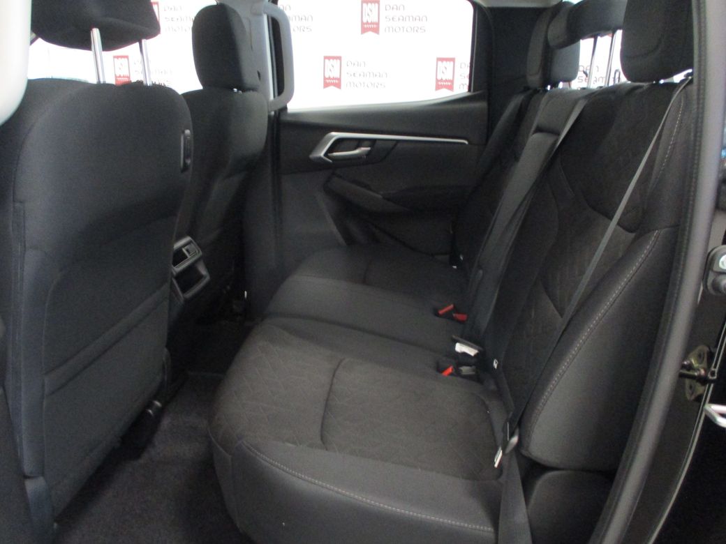 2025 Isuzu D-MAX