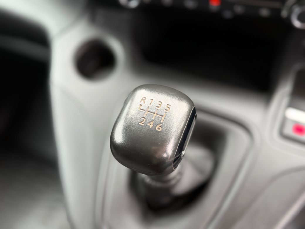 2022 Peugeot Partner