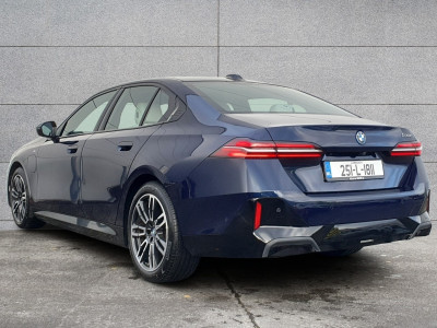 2025 BMW 530