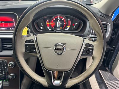 2018 Volvo V40