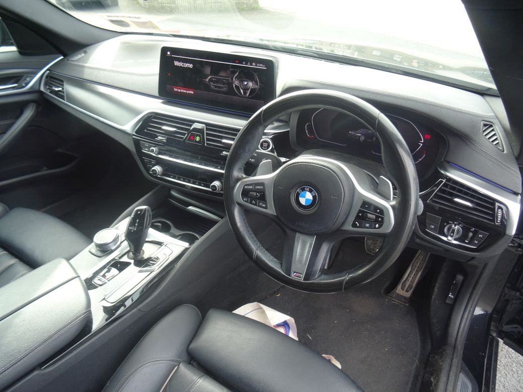 2021 BMW 520