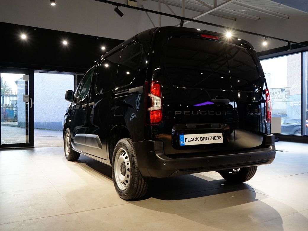 2025 Peugeot Partner