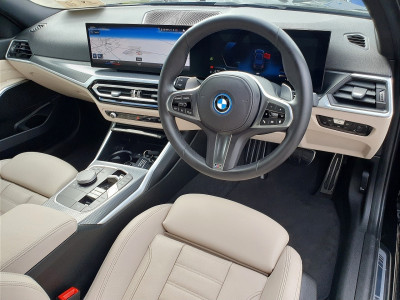 2023 BMW 330