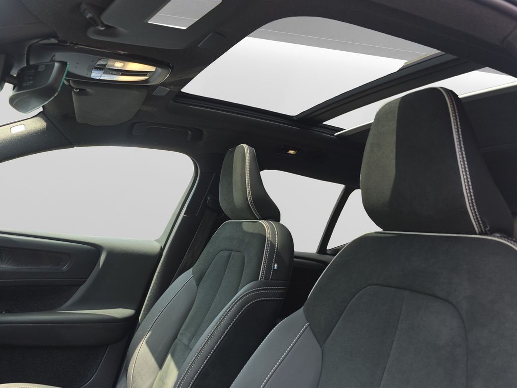 2023 Volvo XC40