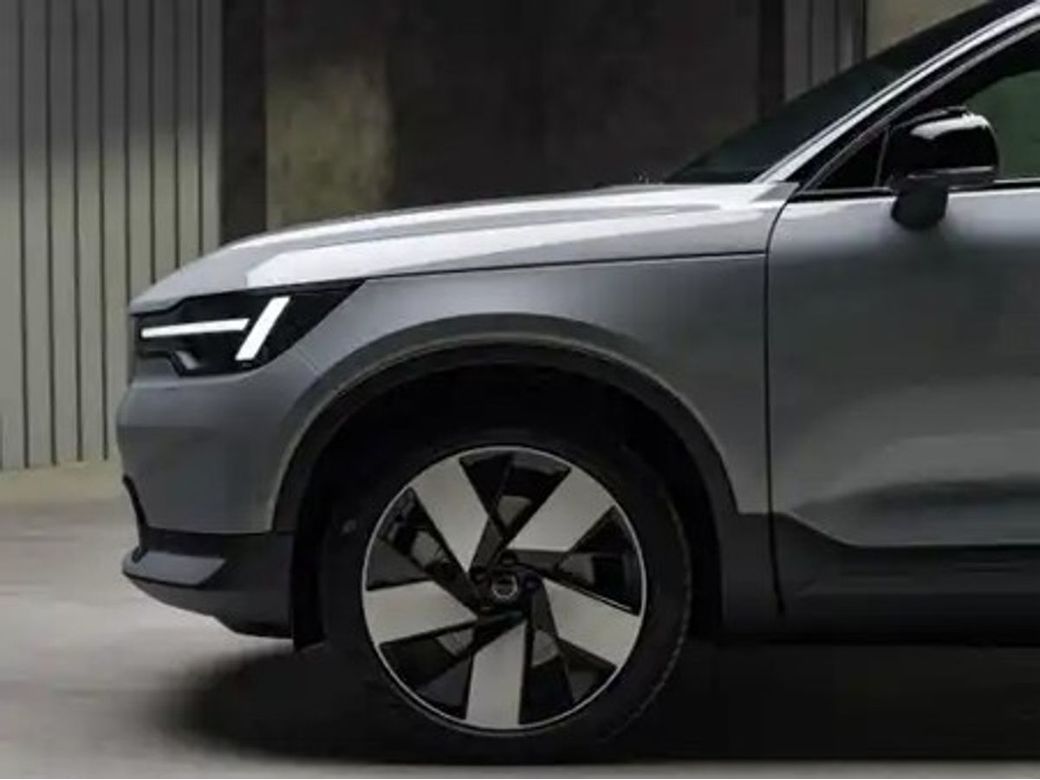 2027 Volvo EX40