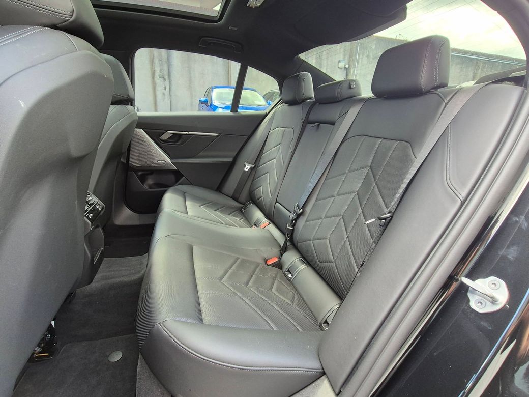 2025 BMW i5