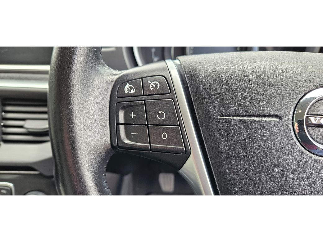 2017 Volvo V40