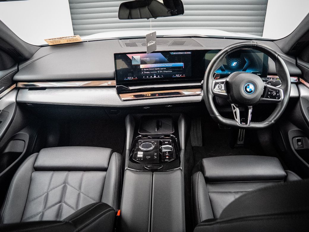 2024 BMW i5