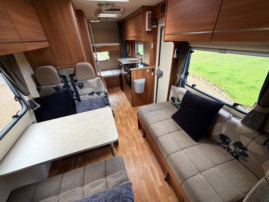 2013 SWIFT ESCAPE 696 R.H.D 