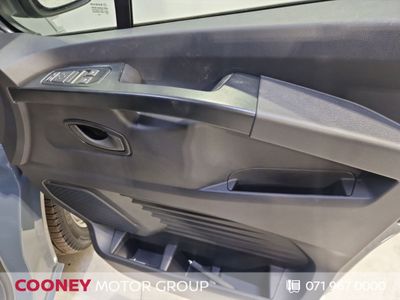 2025 Nissan Primastar