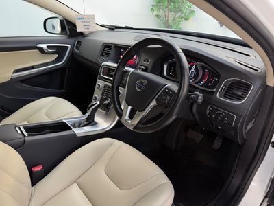 2017 Volvo V60 Cross Country