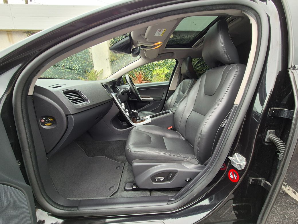 2017 Volvo V60 Cross Country